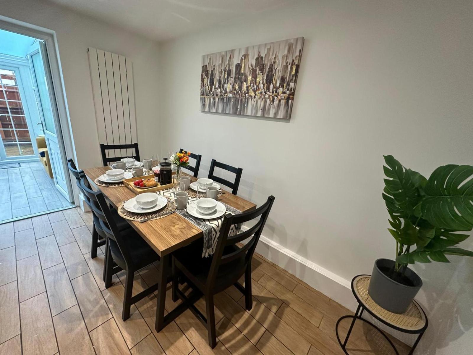 מילטון קינס Rooms In Stylish House מראה חיצוני תמונה