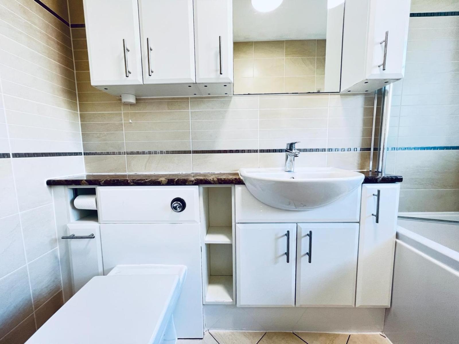 מילטון קינס Rooms In Stylish House מראה חיצוני תמונה